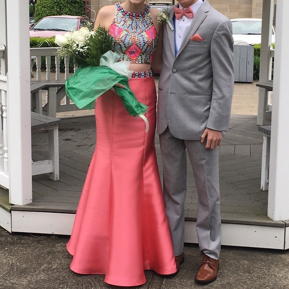 Prom dress - Picture 2 of 4